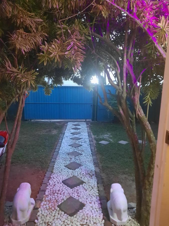 אונה ואטונה White Surfing Beach Resort מראה חיצוני תמונה