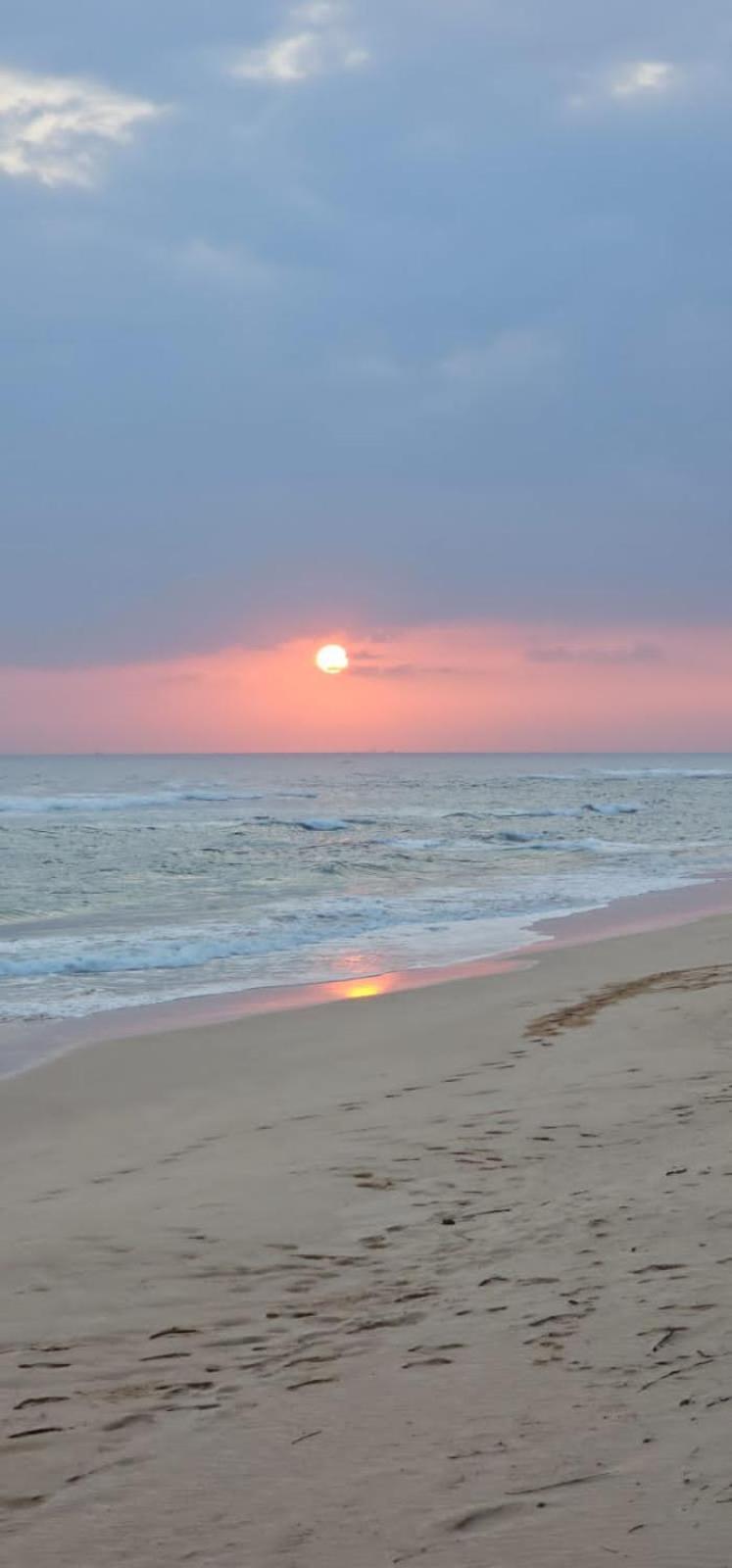 אונה ואטונה White Surfing Beach Resort מראה חיצוני תמונה