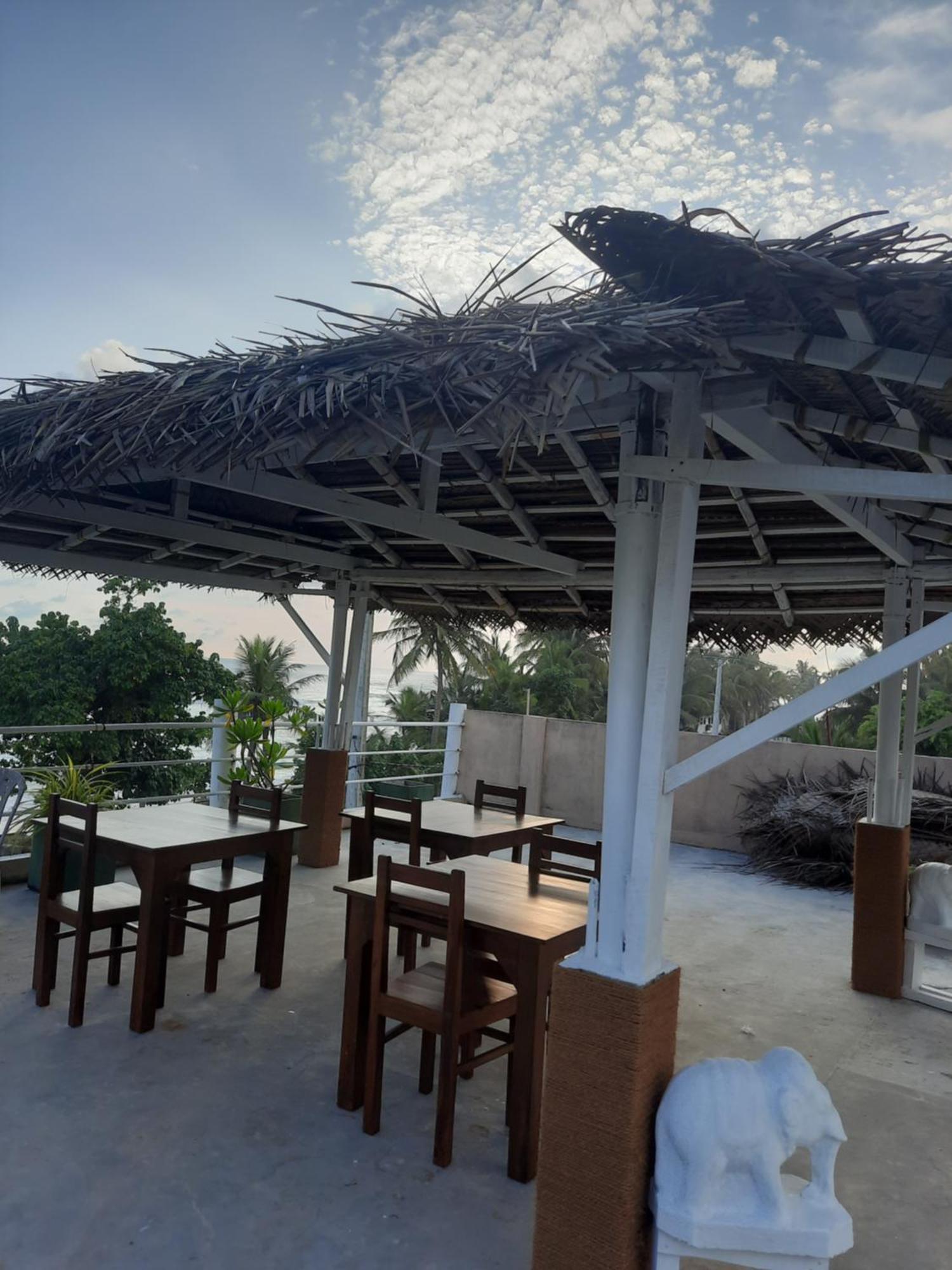 אונה ואטונה White Surfing Beach Resort מראה חיצוני תמונה