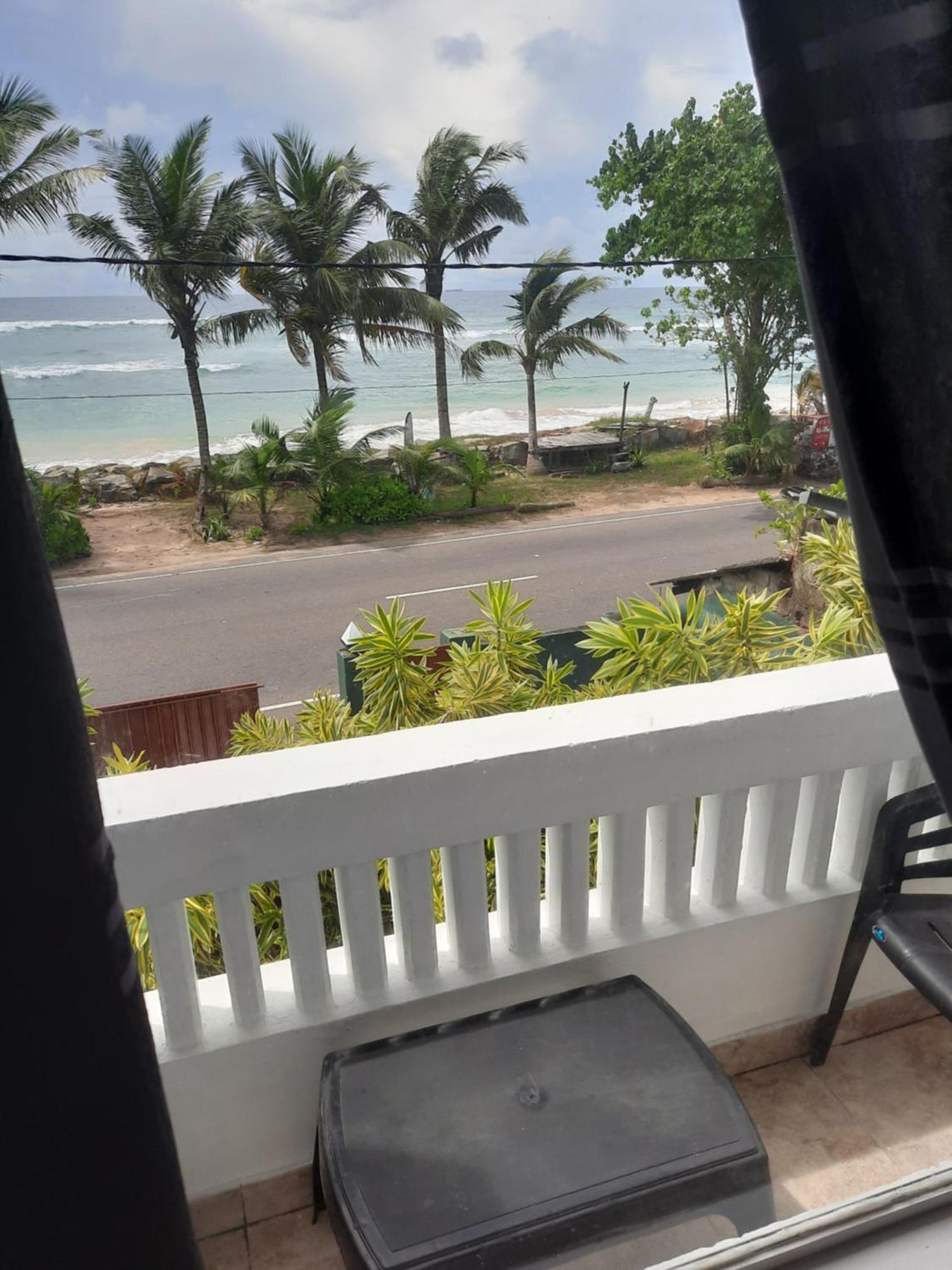 אונה ואטונה White Surfing Beach Resort מראה חיצוני תמונה
