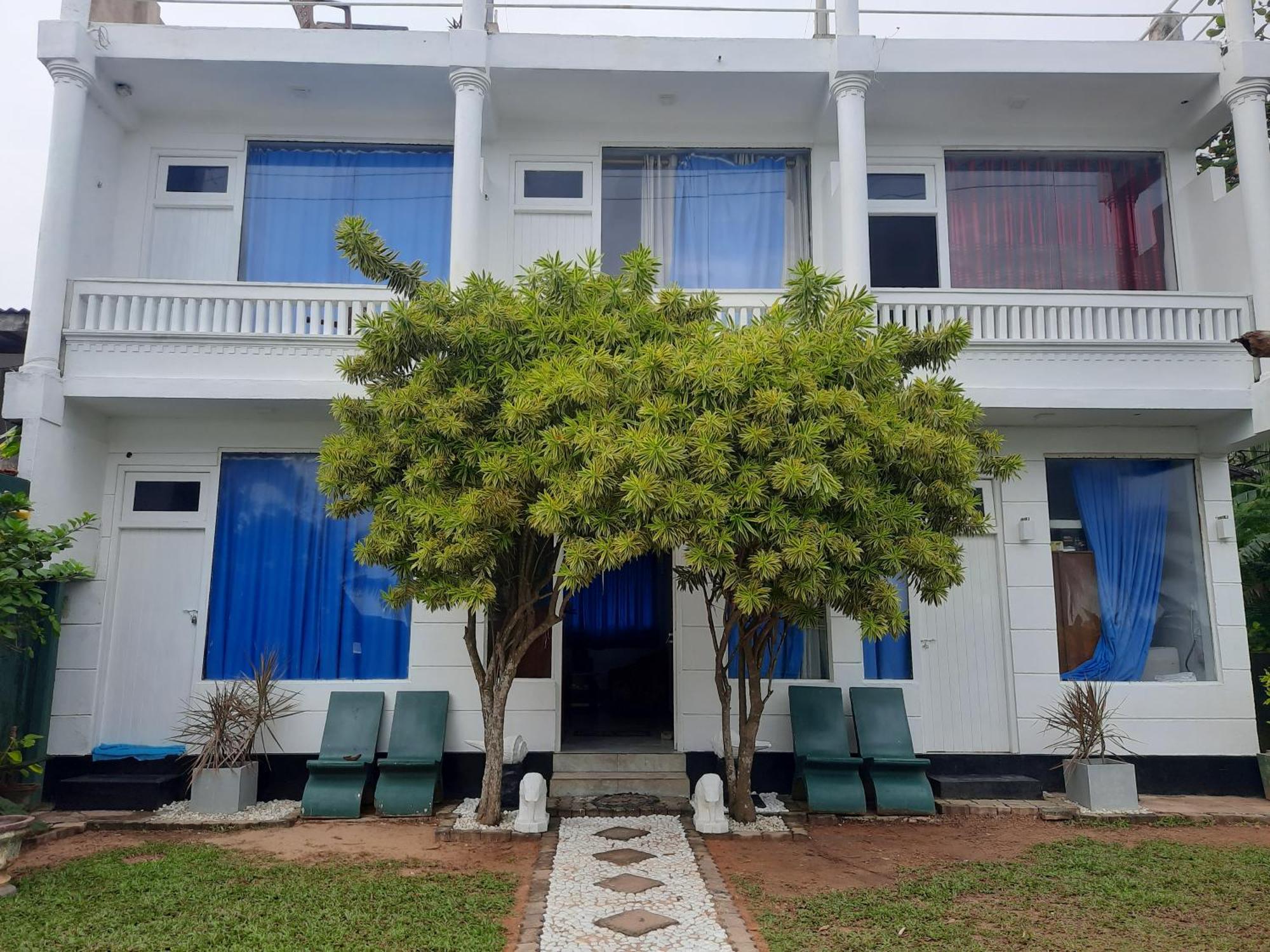 אונה ואטונה White Surfing Beach Resort מראה חיצוני תמונה