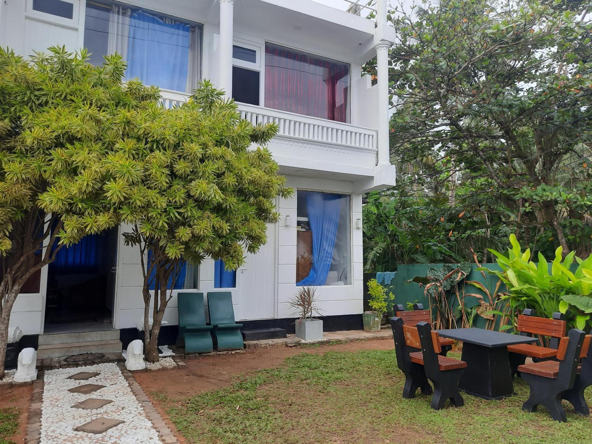 אונה ואטונה White Surfing Beach Resort מראה חיצוני תמונה