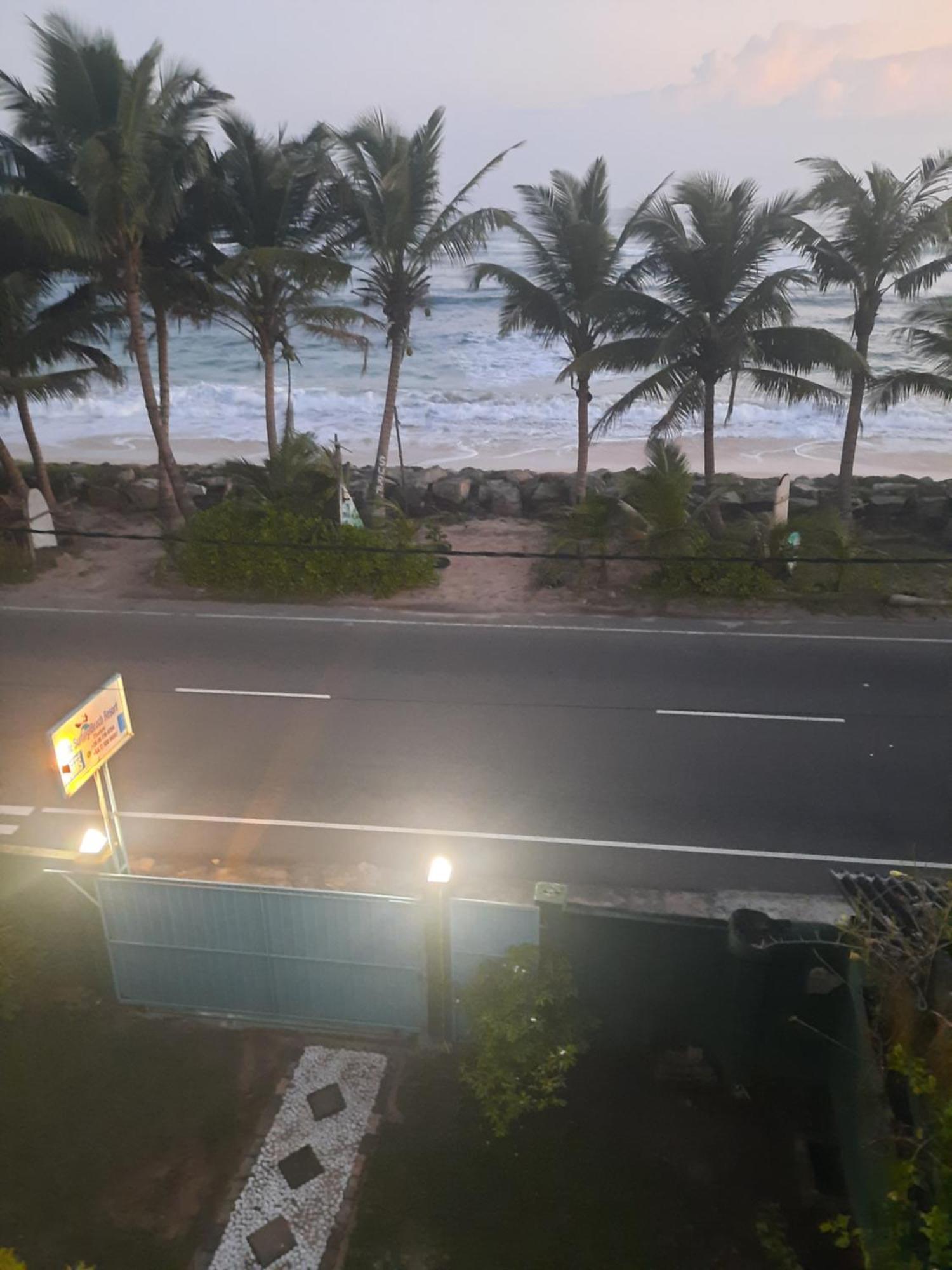 אונה ואטונה White Surfing Beach Resort מראה חיצוני תמונה