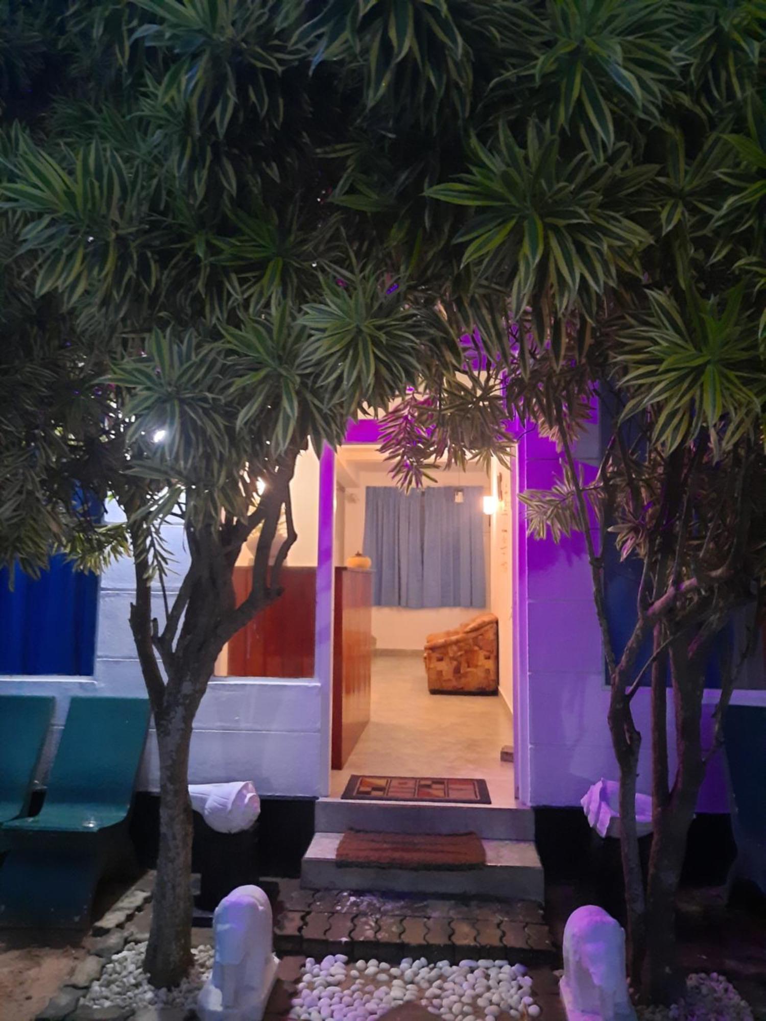 אונה ואטונה White Surfing Beach Resort מראה חיצוני תמונה