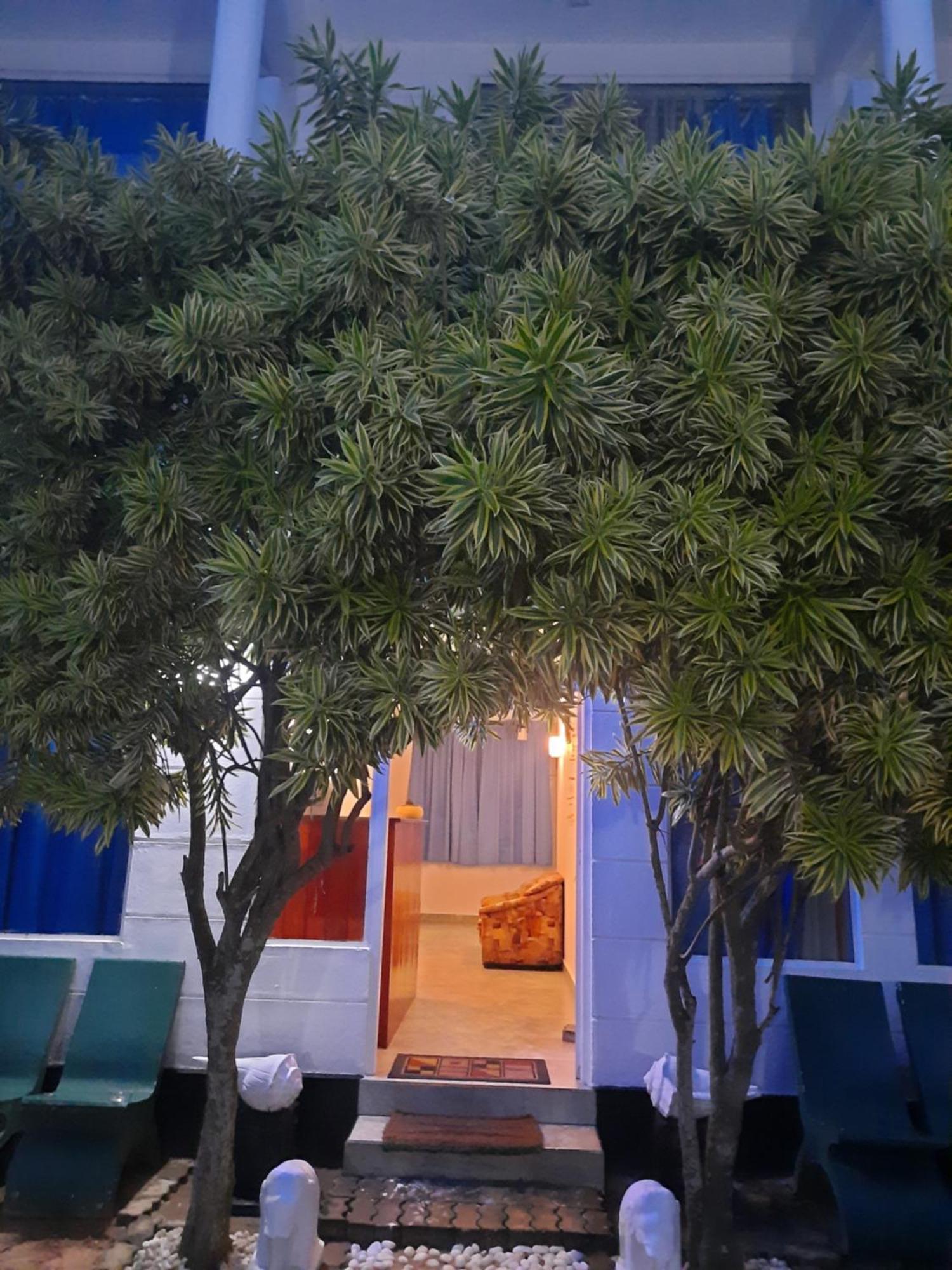 אונה ואטונה White Surfing Beach Resort מראה חיצוני תמונה