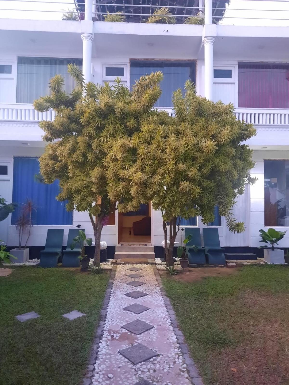 אונה ואטונה White Surfing Beach Resort מראה חיצוני תמונה