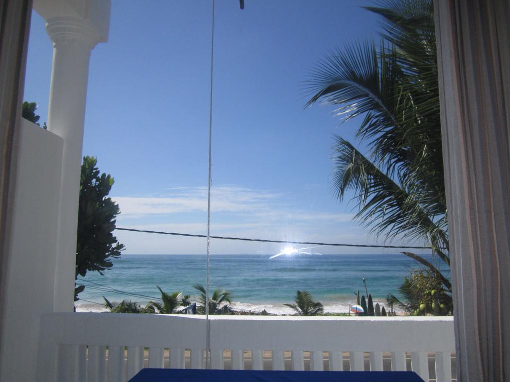 אונה ואטונה White Surfing Beach Resort חדר תמונה