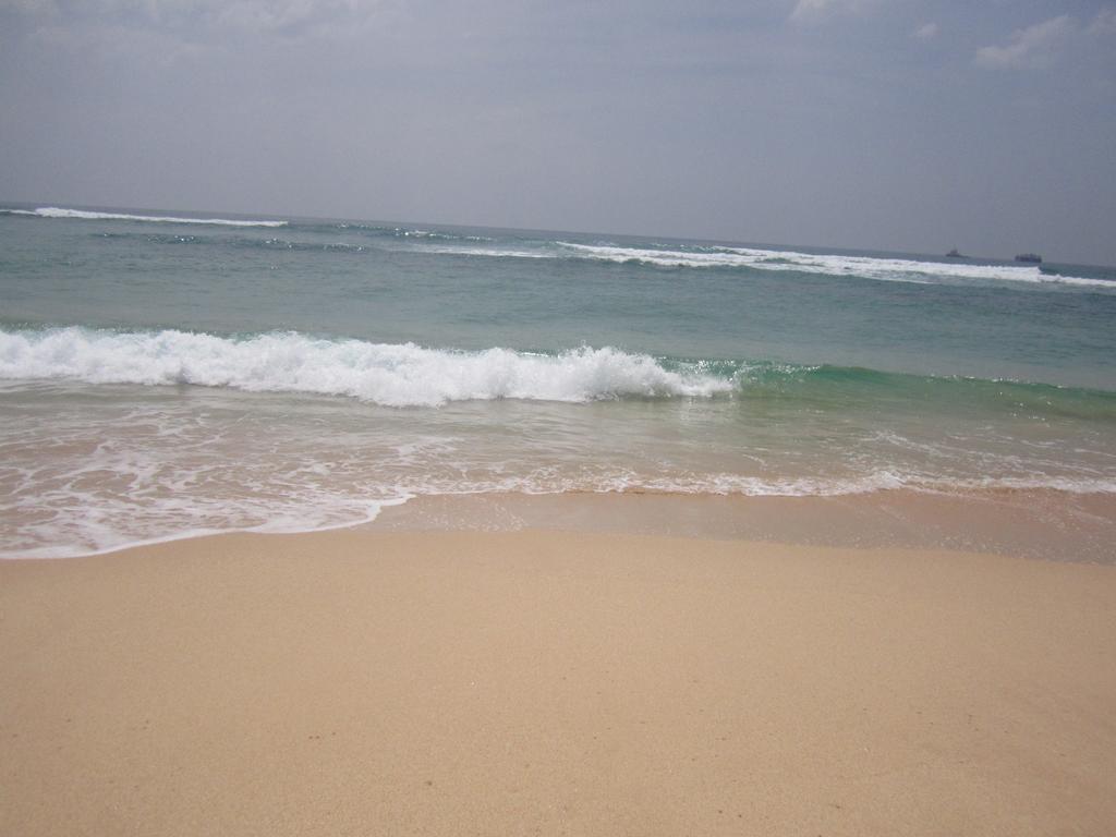 אונה ואטונה White Surfing Beach Resort מראה חיצוני תמונה